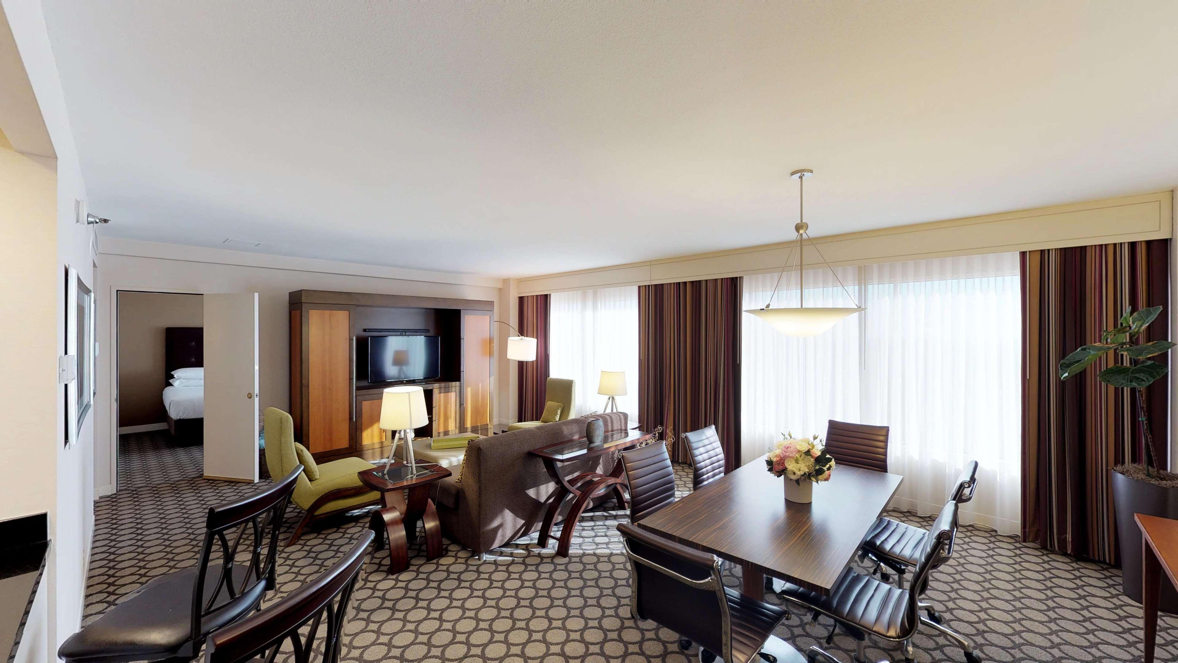Hyatt Regency Orange County 3*