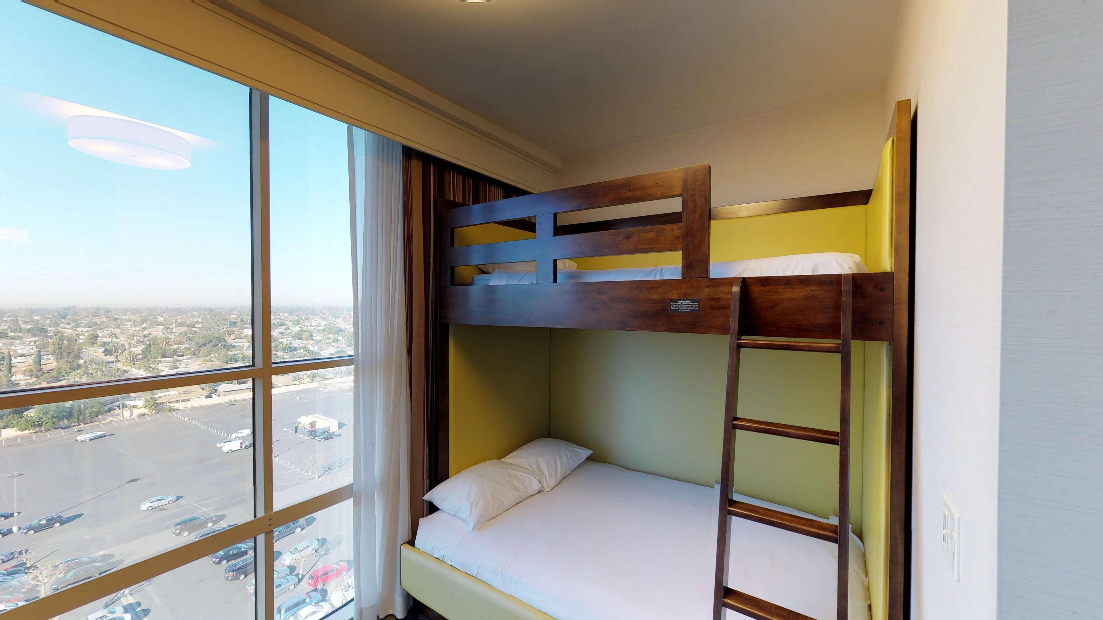 Hotel Hyatt Regency Orange County 3*