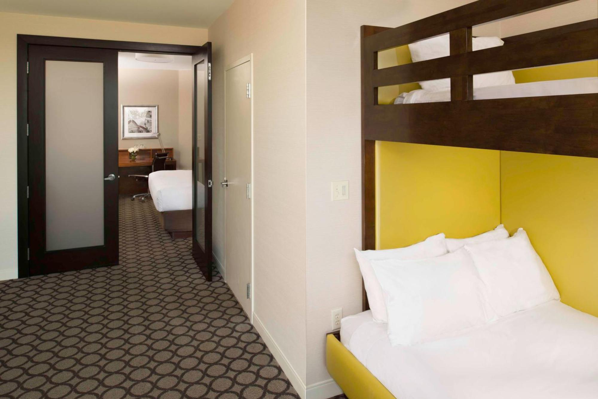 Hyatt Regency Orange County 3*