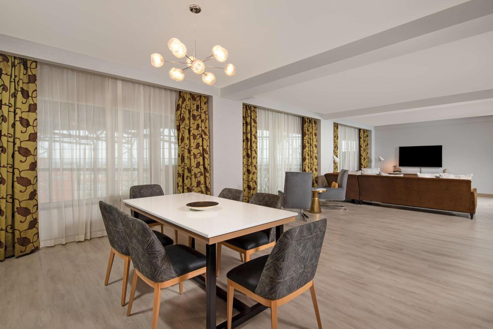 Hyatt Regency Orange County 3*